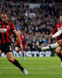 满冠体育平台- 伯恩茅斯客场爆冷击败热刺，索兰克当选最佳  