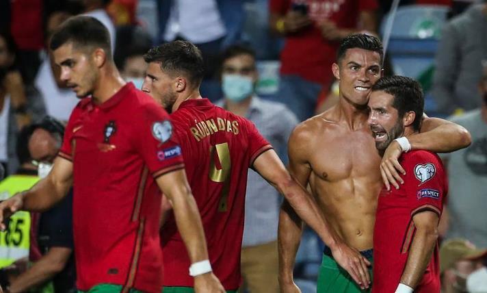  曼联更衣室矛盾曝光，C罗回归引发连锁反应